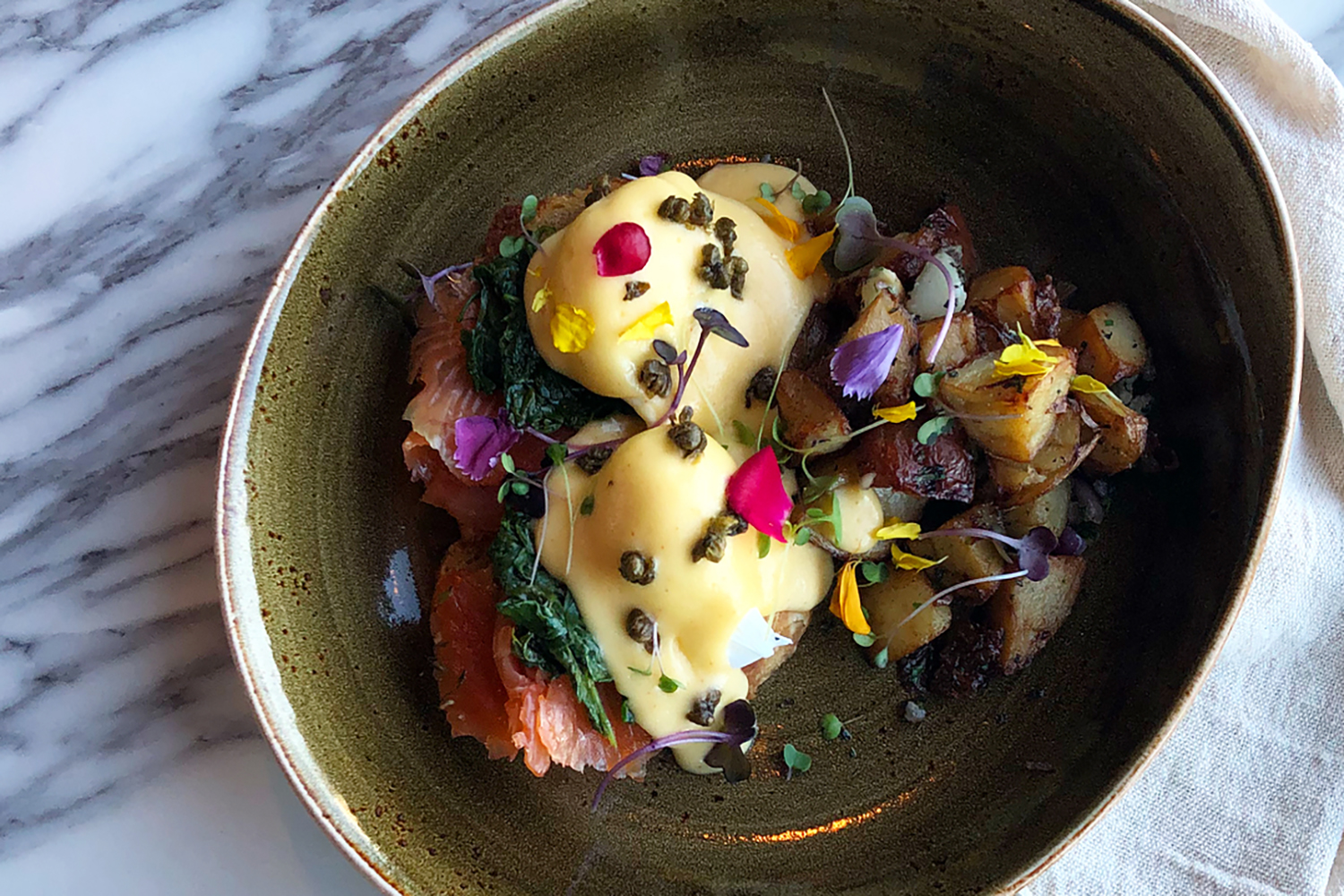 eggs benedict brunch brekkie