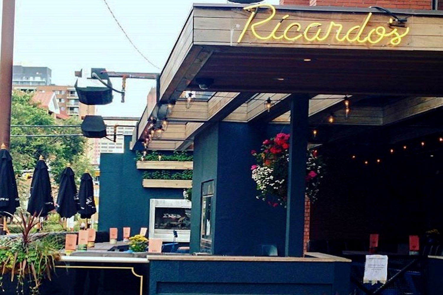 ricardo's hideaway calgary patios