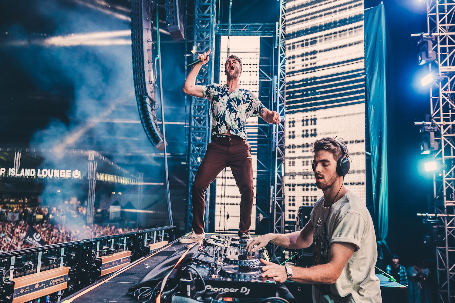 chainsmokers edm chasing summer