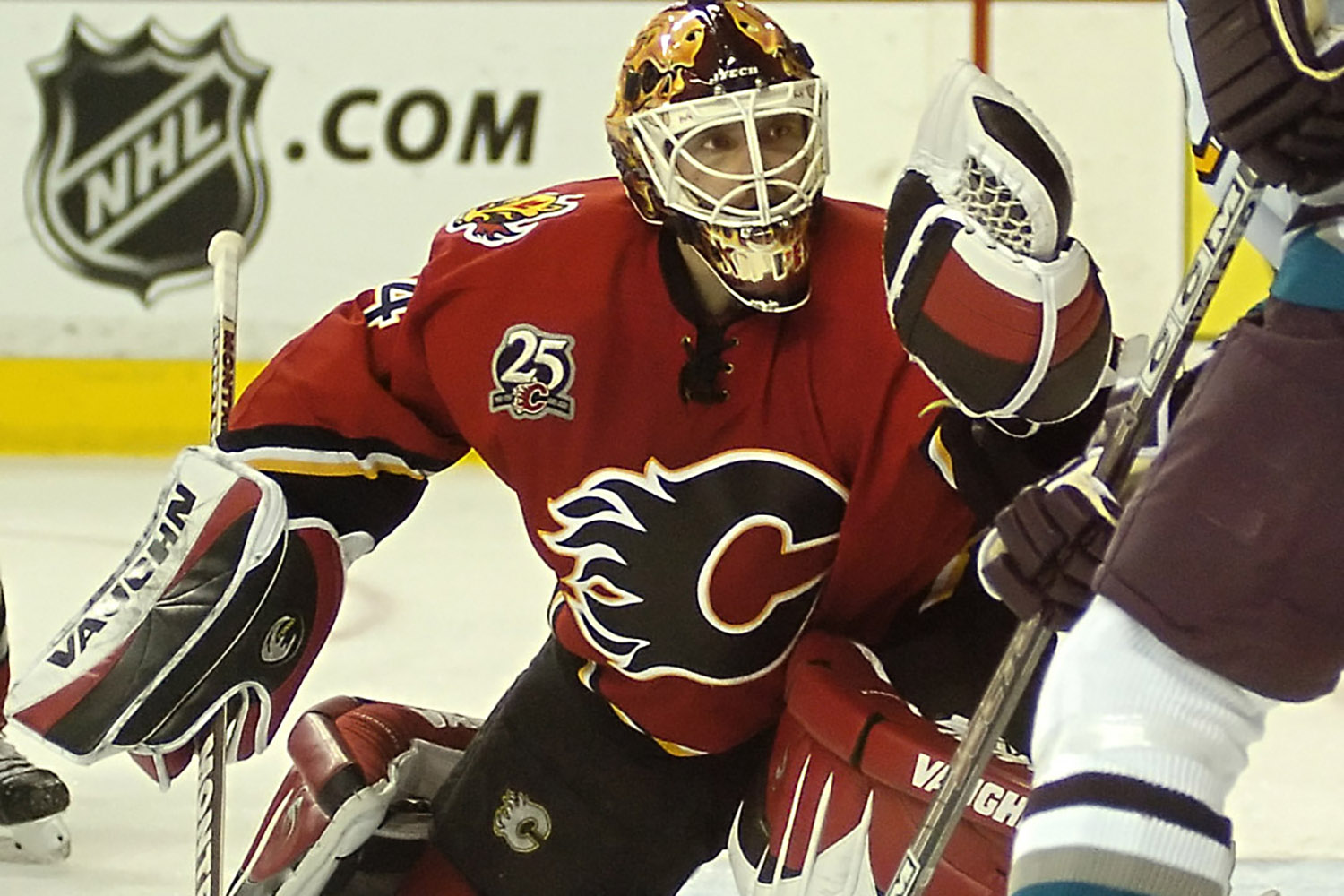 Calgary, AB-20060421-. Flames goalie Miikka Kiprusoff snags a shot on an Anahiem second period power play. Photo by Brett Beadle/Calgary Herald (For Sports section story by Scott Cruickshank) 00002115B