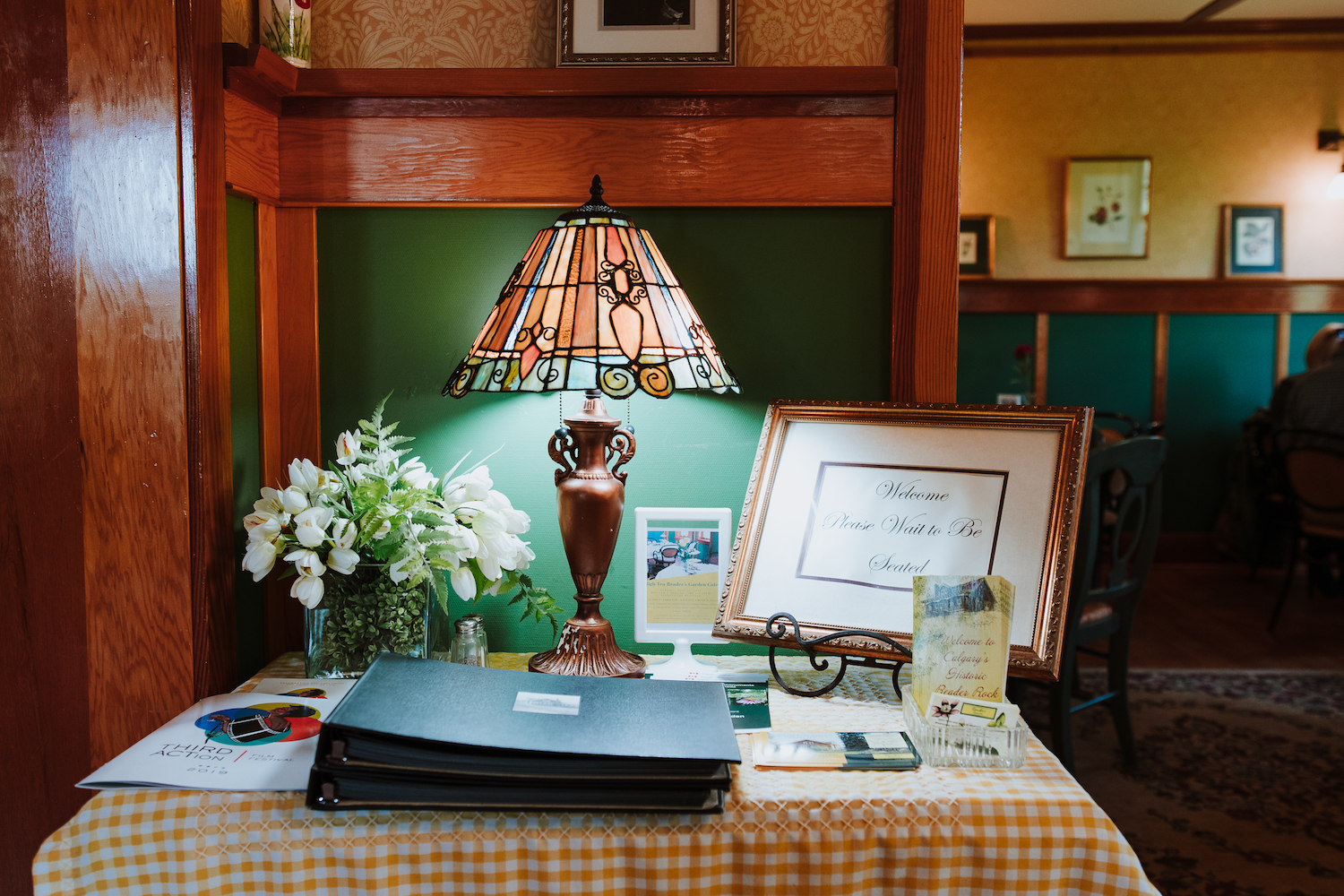 readers cafe inside