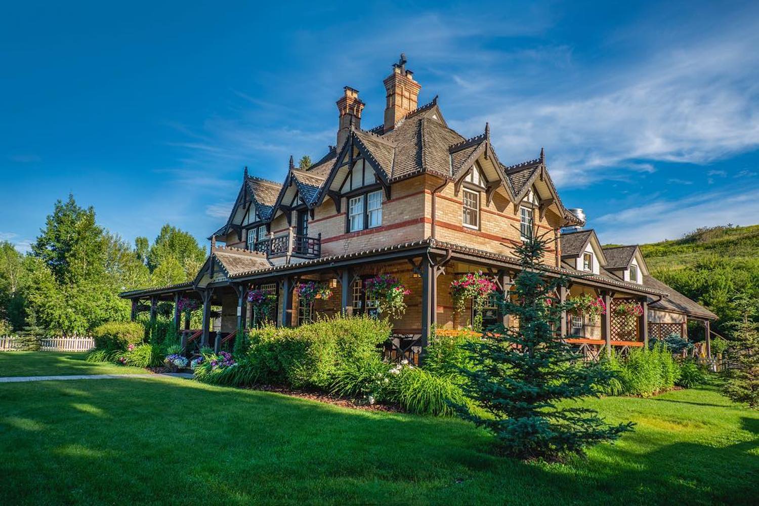 canada's most scenic restaurants