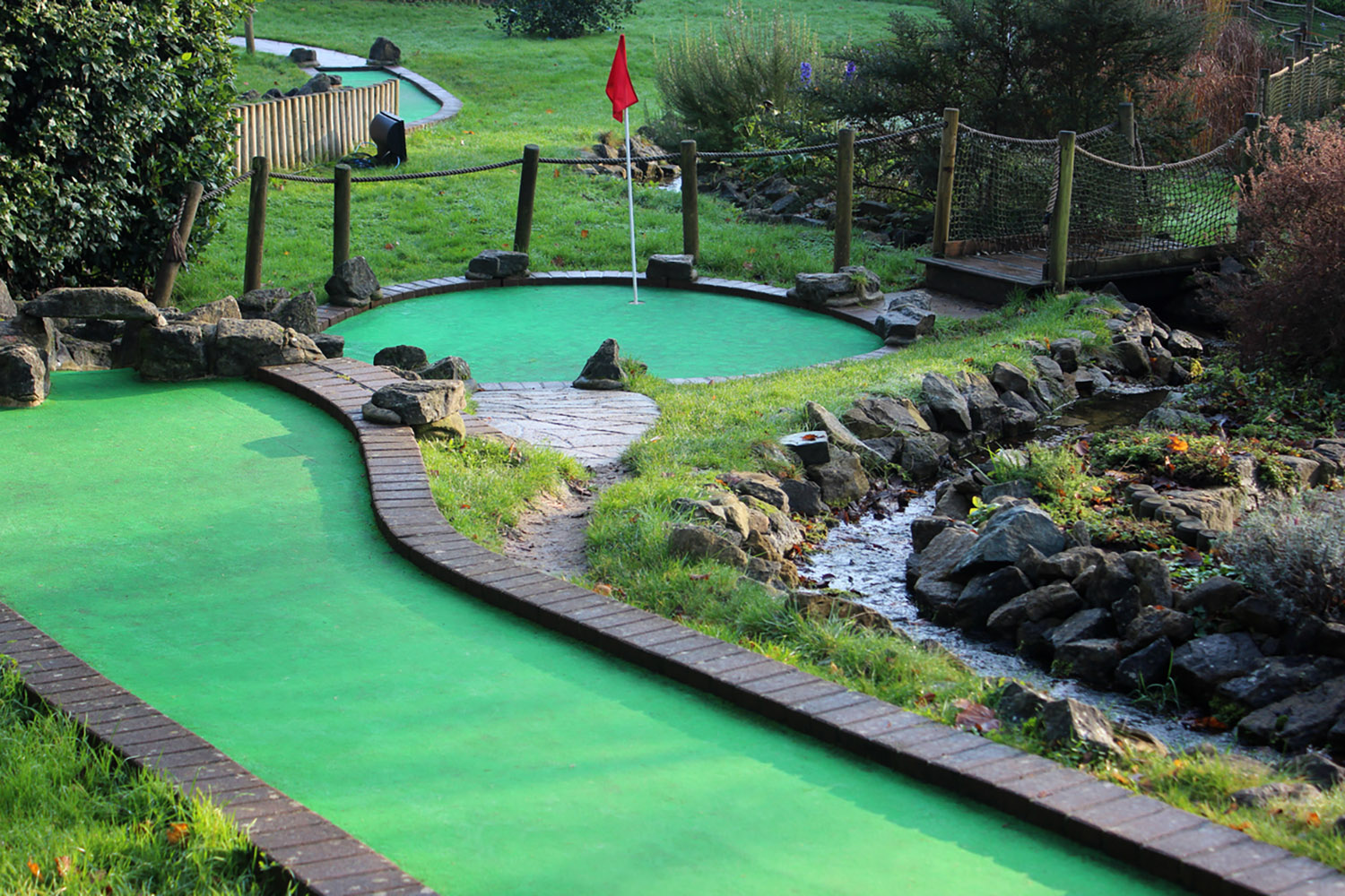 outdoor-mini-golf-calgary-family-friendly-summer-activities