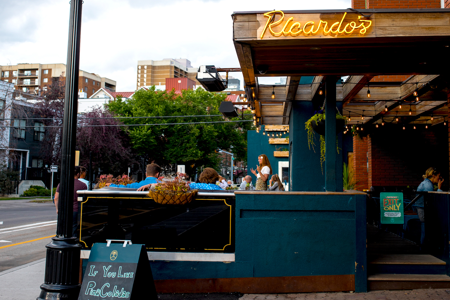 happy hour calgary
