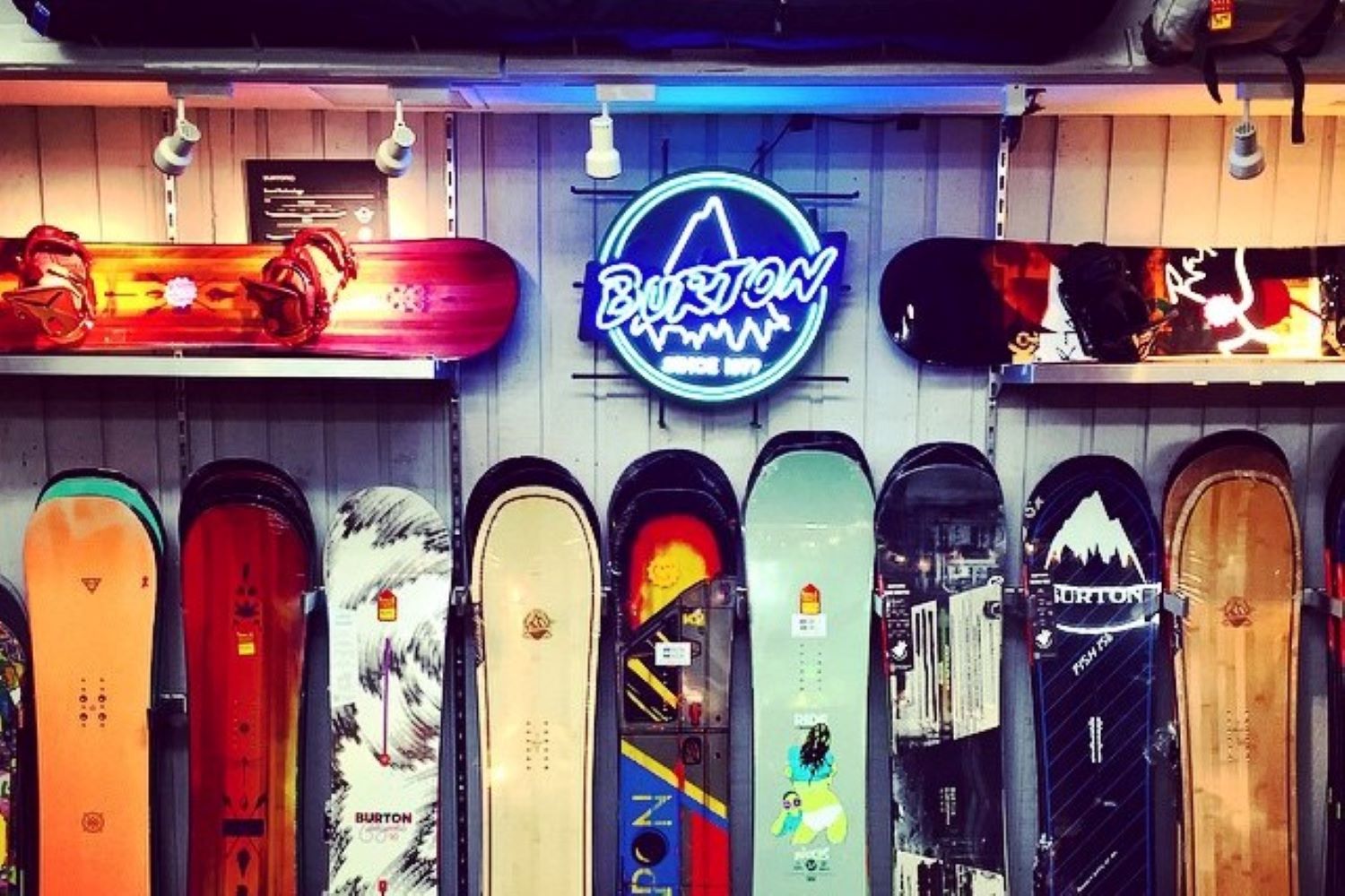 ski cellar snowboard