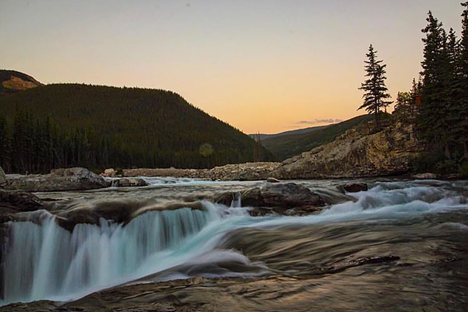 elbow falls hike near calgary
