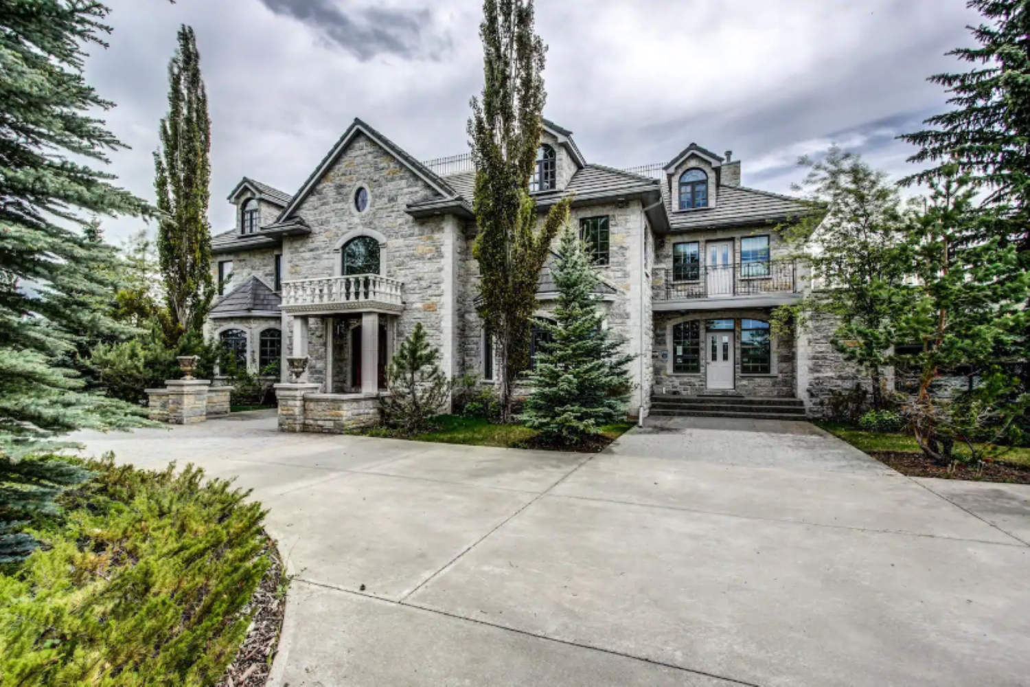 unique alberta airbnb's