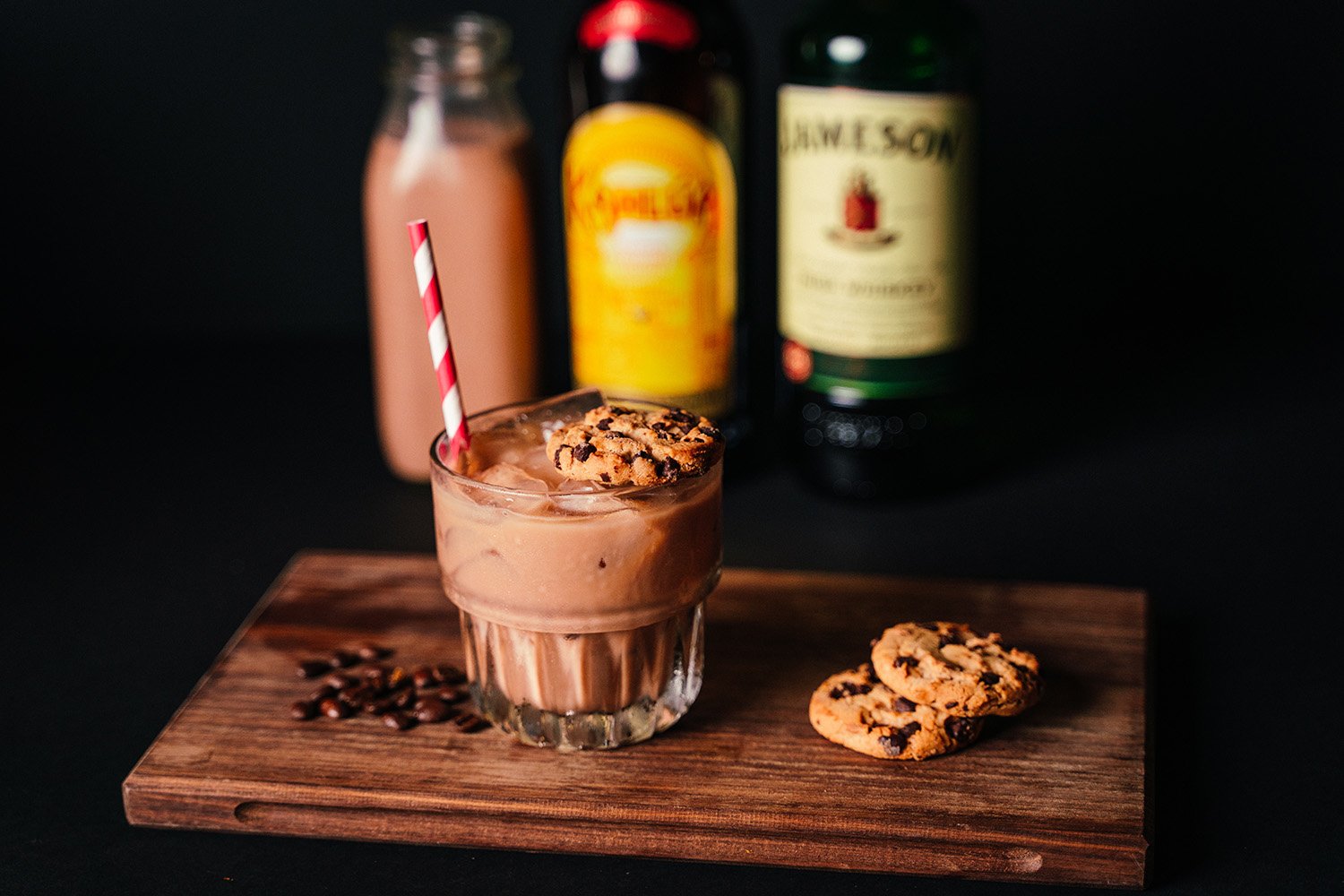 article-image-milk-cookies